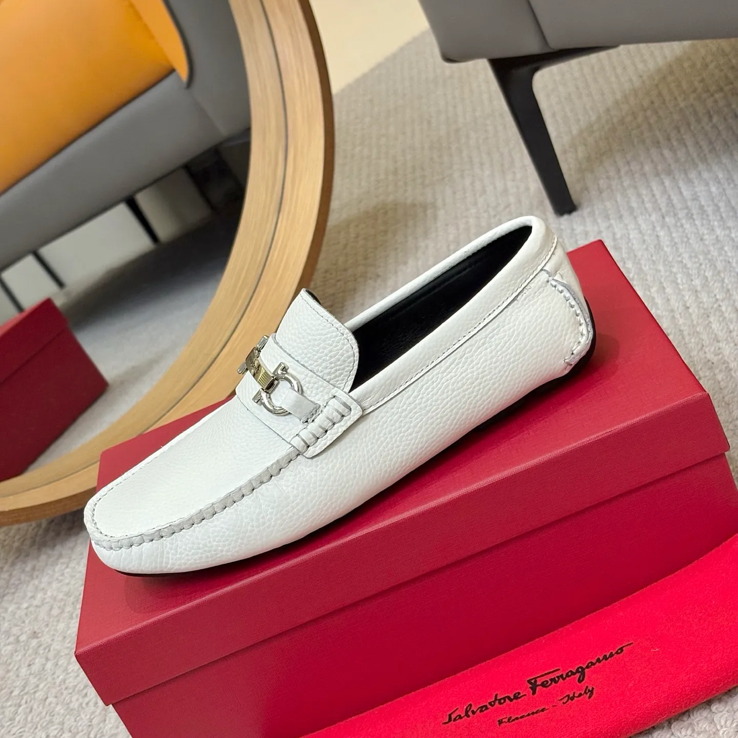 Men's men's shoes 💰420 (Yangli) Ferragamo 〰Ferragamo 2⃣️0⃣️2⃣️5️⃣ New series 👊🏻 Upper 🇮🇹 Italian imported calfskin, original outsole molding. Water-dyed sheepskin lining. The identity of every successful man is set off, and the upper and lower shoes are elegant and stable🚶🏻🚶🏻The high-end custom counter original replica is an eternal classic🔍️Number of codes: 38-46 with counter packaging